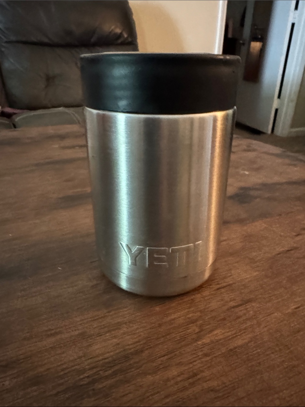 Like new-YETI Stainless Steel Can Insulator - Silver with Black Lid